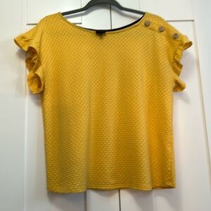 Yellow Ruffle Short Sleeve Top With Large Left Side Button Accent Sz MED